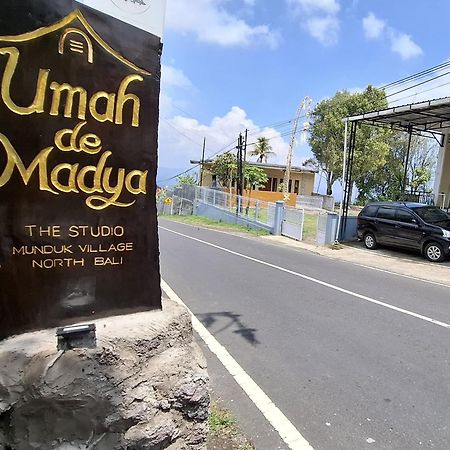 Umah De Madya & Rooftop De Madya Munduk Екстериор снимка